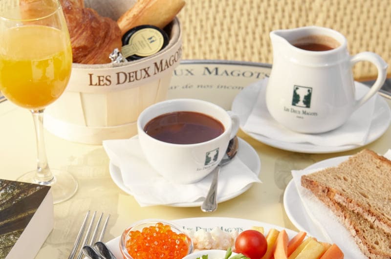 The old-fashioned hot chocolate of Les Deux Magots